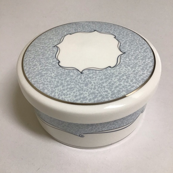 Wedgwood Porcelain Powder Box VENICE Trinket Jewelry Signed Vanity Boudoir Round - Picture 12 of 16